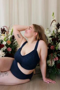 Aline Flower Big Cup BH - Mørk blå*Careless Fashion