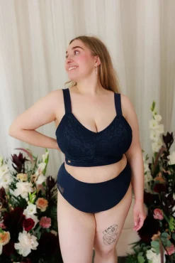 Aline Flower Big Cup BH - Mørk blå*Careless Fashion