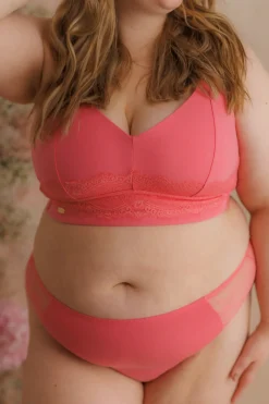 Amalie String -*Careless Online