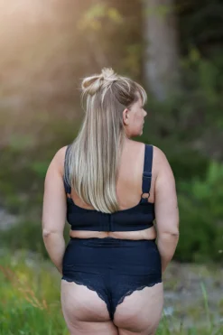 Amanda Basic Bra Small Cup -*Careless New