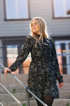 Julia kjole -*Careless Clearance