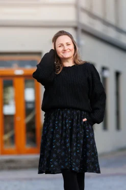 Leah Genser -*Careless Online