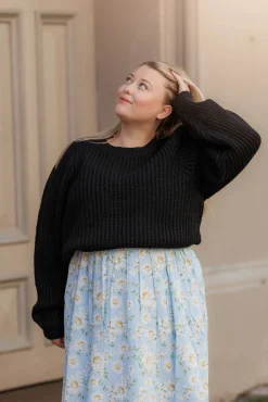 Leah Genser -*Careless Online