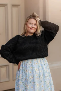 Leah Genser -*Careless Online